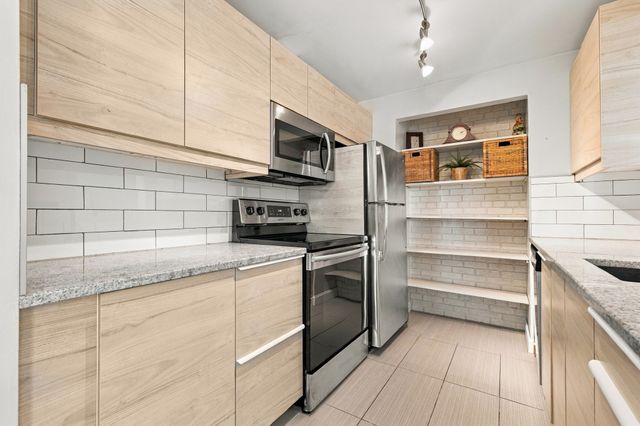 55 Greentree Lane 49, Weymouth, MA 02190