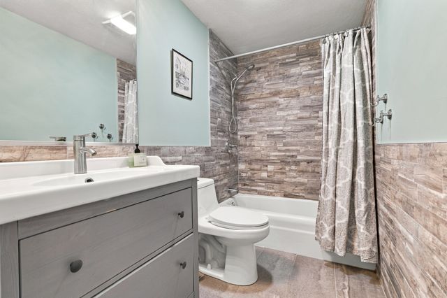 55 Greentree Lane 49, Weymouth, MA 02190