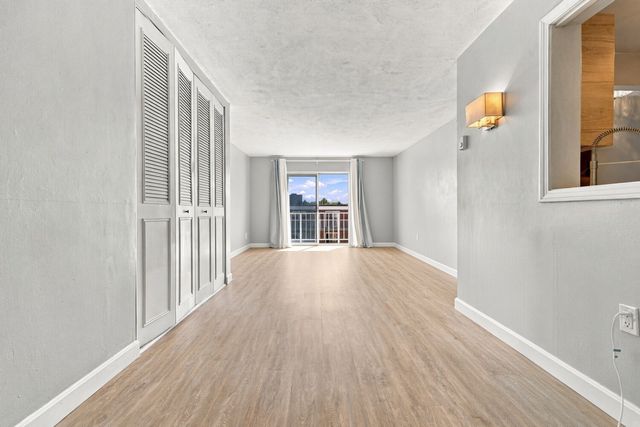 55 Greentree Lane 49, Weymouth, MA 02190