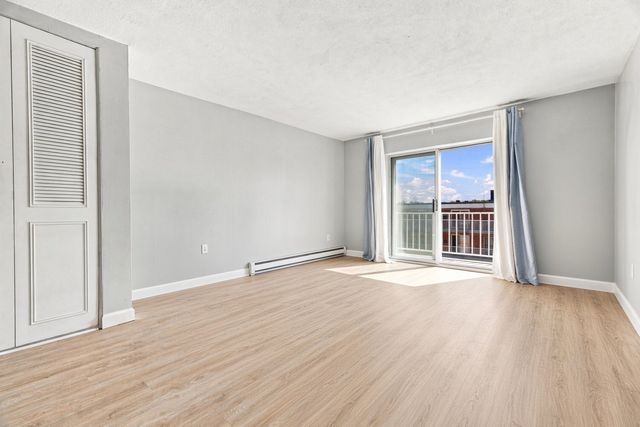55 Greentree Lane 49, Weymouth, MA 02190