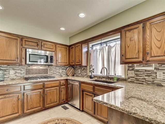 901 S Dover Drive, Edmond, OK 73034
