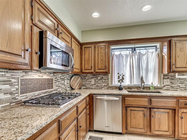 901 S Dover Drive, Edmond, OK 73034