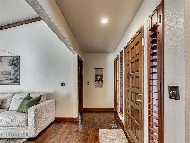 901 S Dover Drive, Edmond, OK 73034