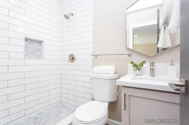 9745 Saint George St, Spring Valley, CA 91977