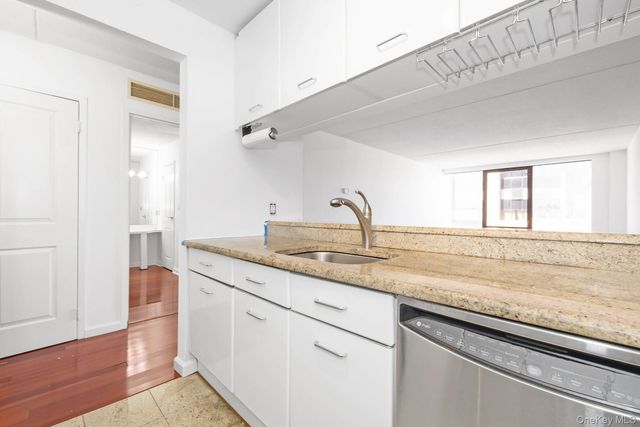 4 Martine Avenue 1120, White Plains, NY 10606