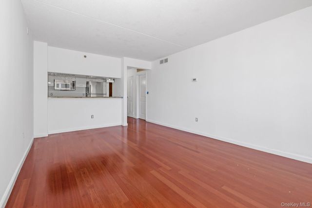 4 Martine Avenue 1120, White Plains, NY 10606