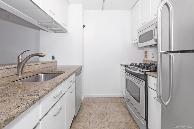 4 Martine Avenue 1120, White Plains, NY 10606