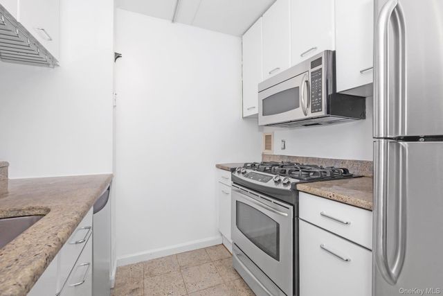 4 Martine Avenue 1120, White Plains, NY 10606