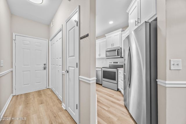 4230 Wilshire Boulevard Apt 301, Wilmington, NC 28403