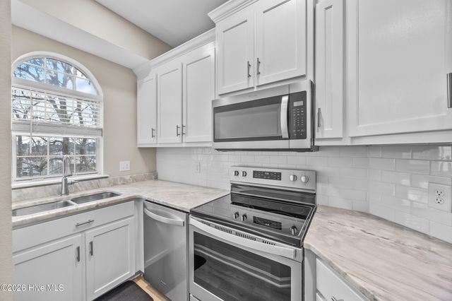 4230 Wilshire Boulevard Apt 301, Wilmington, NC 28403