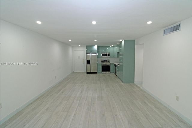 240 W Park Dr 108-4, Miami, FL 33172