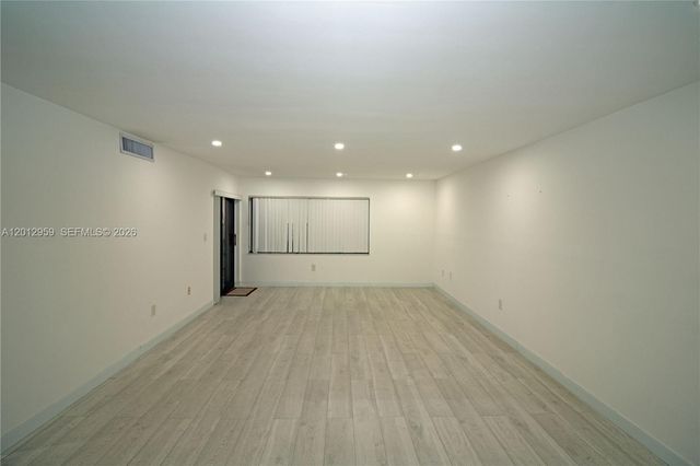 240 W Park Dr 108-4, Miami, FL 33172