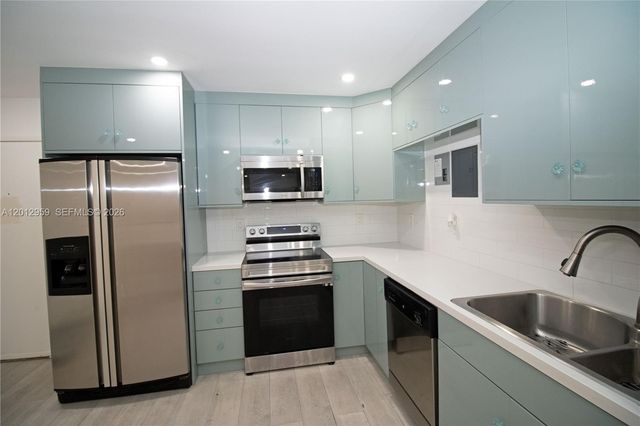 240 W Park Dr 108-4, Miami, FL 33172
