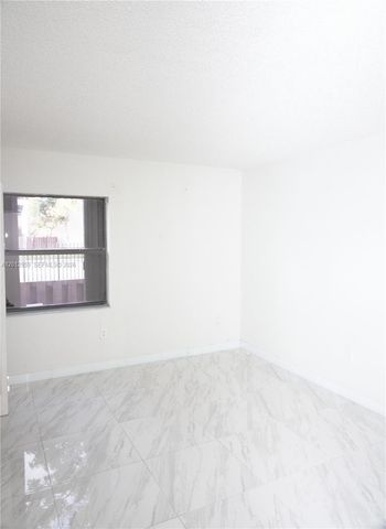 240 W Park Dr 108-4, Miami, FL 33172