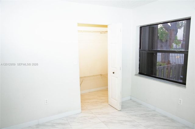 240 W Park Dr 108-4, Miami, FL 33172