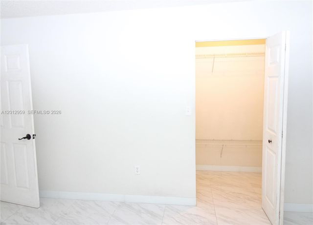 240 W Park Dr 108-4, Miami, FL 33172