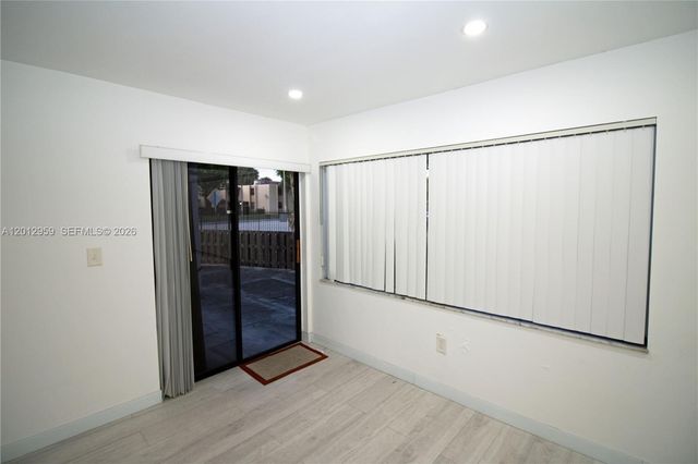 240 W Park Dr 108-4, Miami, FL 33172