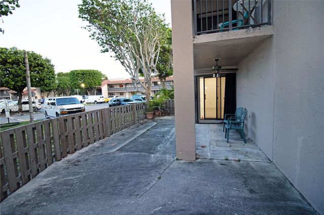 240 W Park Dr 108-4, Miami, FL 33172