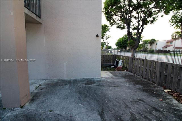 240 W Park Dr 108-4, Miami, FL 33172