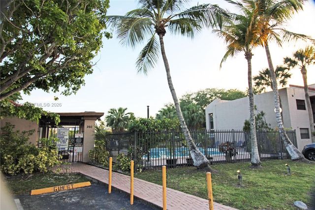 240 W Park Dr 108-4, Miami, FL 33172