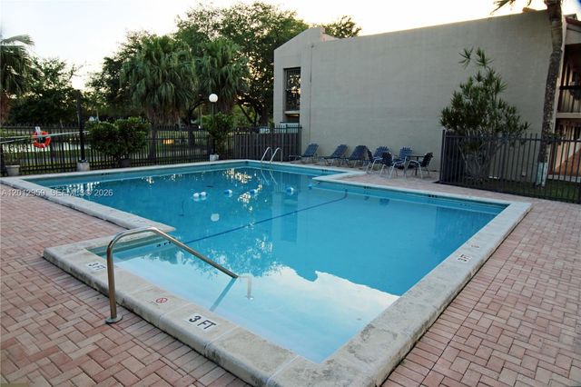 240 W Park Dr 108-4, Miami, FL 33172