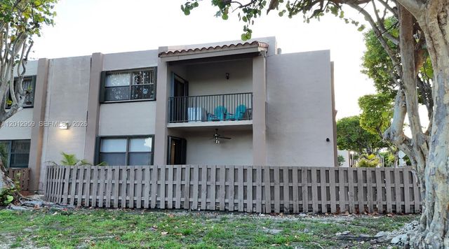 240 W Park Dr 108-4, Miami, FL 33172