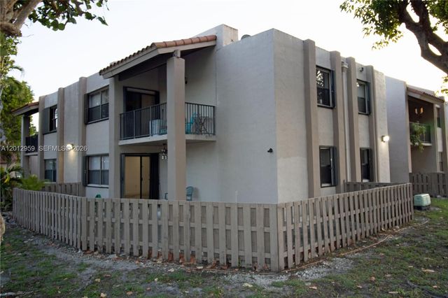 240 W Park Dr 108-4, Miami, FL 33172