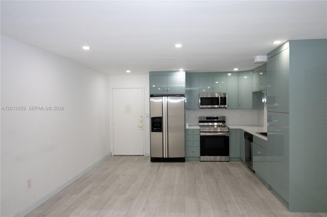 240 W Park Dr 108-4, Miami, FL 33172