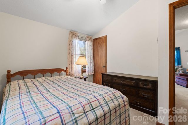 8977 Rose Hollow Avenue, Newland, NC 28657