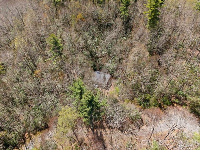 8977 Rose Hollow Avenue, Newland, NC 28657