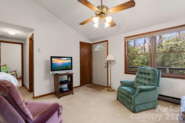 8977 Rose Hollow Avenue, Newland, NC 28657