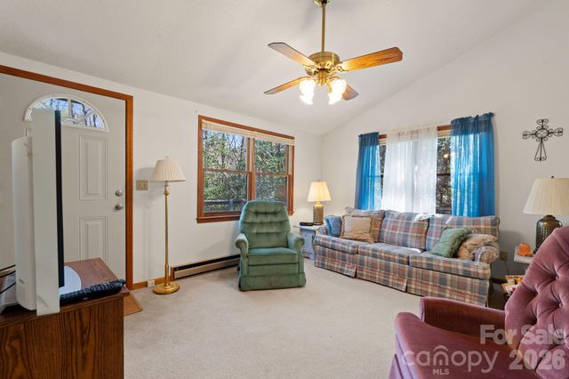 8977 Rose Hollow Avenue, Newland, NC 28657