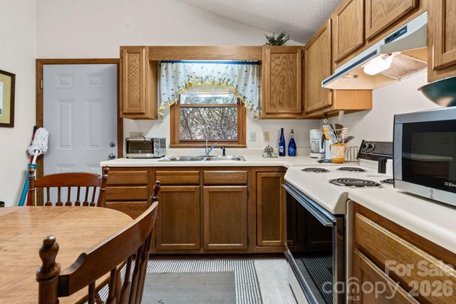 8977 Rose Hollow Avenue, Newland, NC 28657