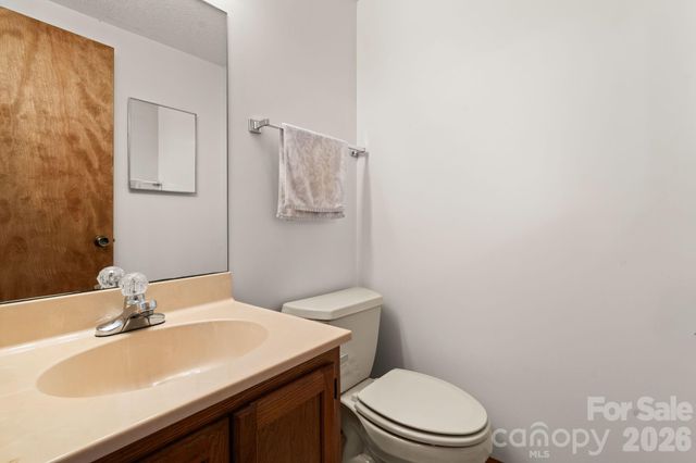 8977 Rose Hollow Avenue, Newland, NC 28657
