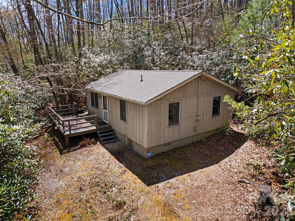 8977 Rose Hollow Avenue, Newland, NC 28657