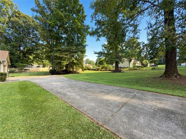 518 Club Valley Drive, Mcdonough, GA 30281