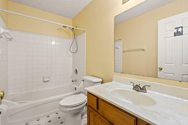 6921 Woodland View Drive, Liberty Twp, OH 45044