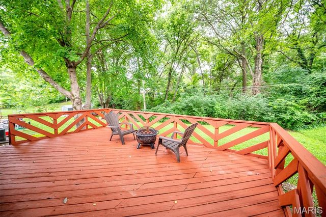 8812 McNulty Drive, St Louis, MO 63114