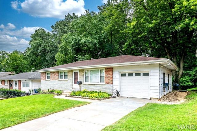 8812 McNulty Drive, St Louis, MO 63114
