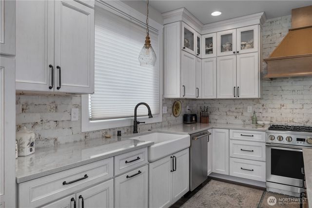 1061 E Ballantrae Drive, Shelton, WA 98584