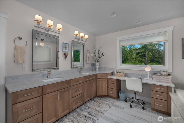 1061 E Ballantrae Drive, Shelton, WA 98584