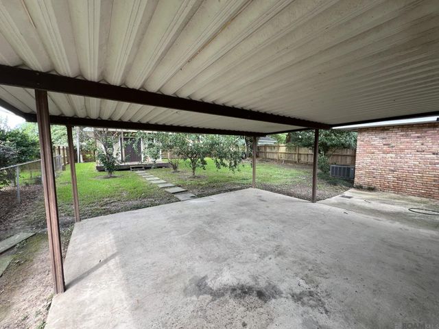 139 Hickory St, Denham Springs, LA 70726