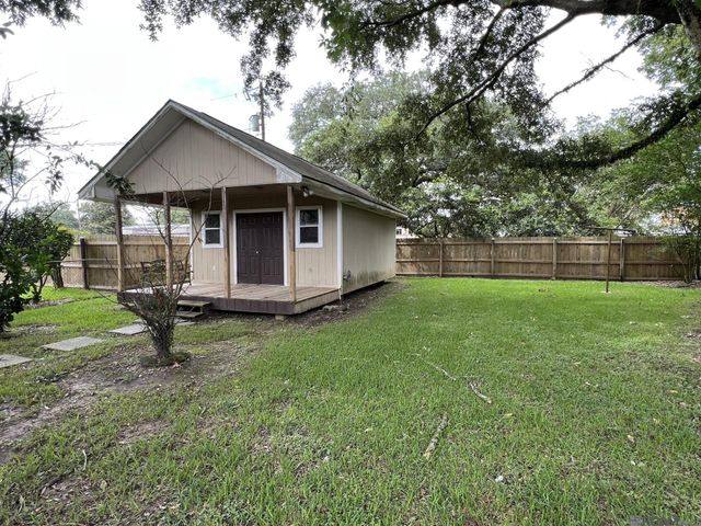 139 Hickory St, Denham Springs, LA 70726