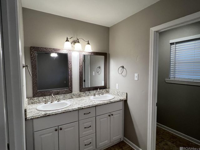 139 Hickory St, Denham Springs, LA 70726