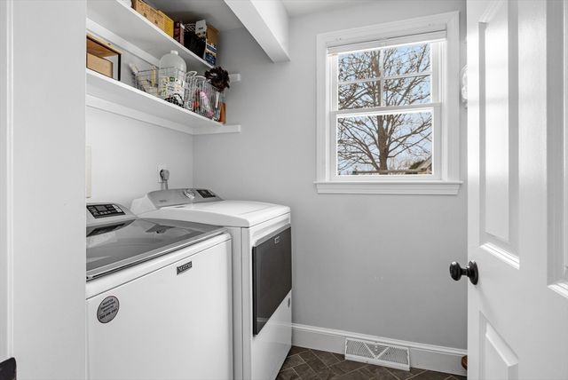 43 Park View Dr, Hingham, MA 02043