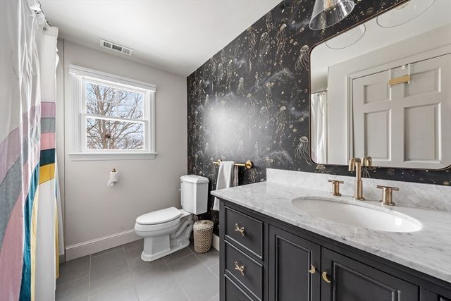 43 Park View Dr, Hingham, MA 02043