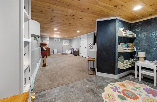 43 Park View Dr, Hingham, MA 02043