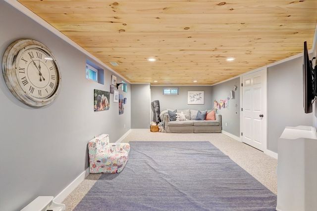 43 Park View Dr, Hingham, MA 02043