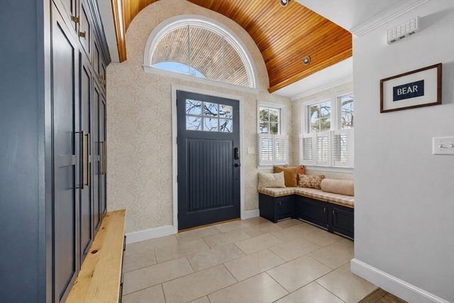 43 Park View Dr, Hingham, MA 02043