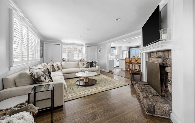 43 Park View Dr, Hingham, MA 02043